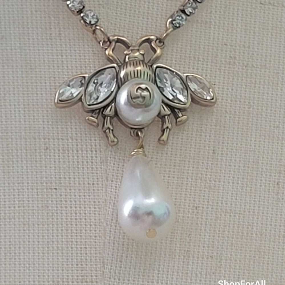 Gucci Bee Necklace with Crystal Chain & Drop Pearl | Fashion - Picture 9 of 13